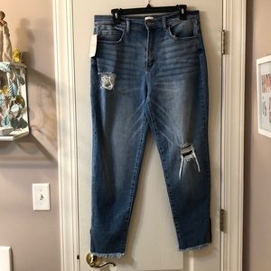 Sneak peek boyfriend jeans